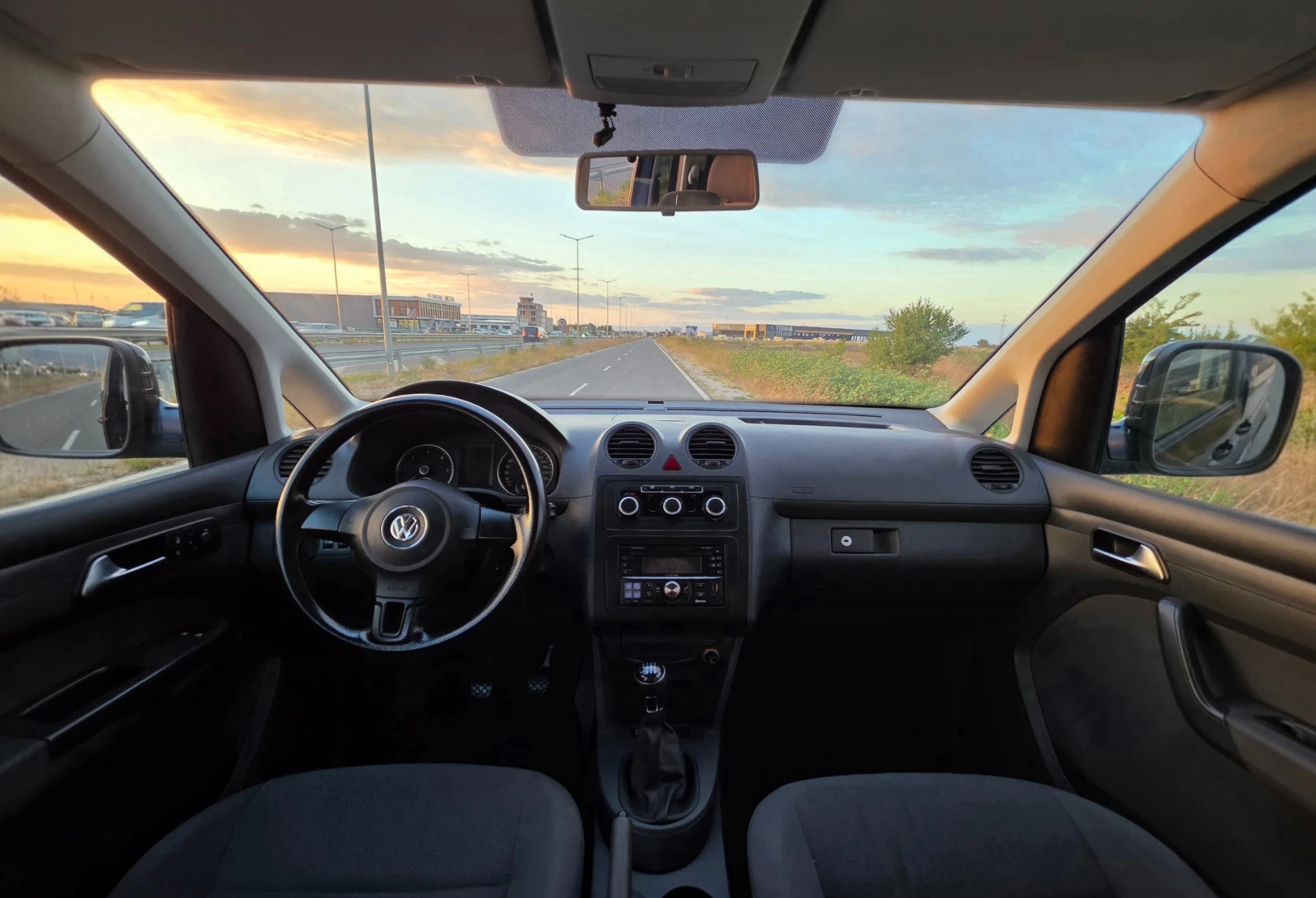 VW Caddy 2.0TDI 140ks, снимка 9 - Автомобили и джипове - 56331379