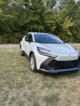 Toyota C-HR 1.8 Hybrid Active КАТО НОВА !!!, снимка 2