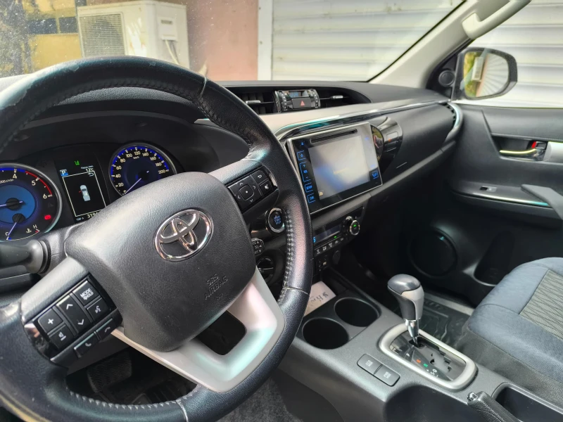 Toyota Hilux Invincible, снимка 4 - Автомобили и джипове - 52516180