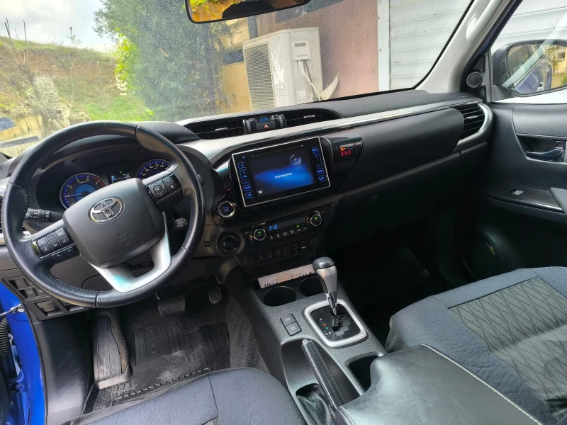 Toyota Hilux Invincible, снимка 5 - Автомобили и джипове - 52516180