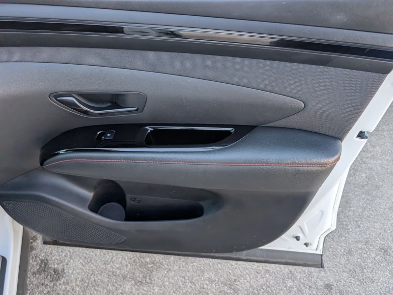 Hyundai Tucson 1.6T Hybrid N-LINE, снимка 11 - Автомобили и джипове - 53496340