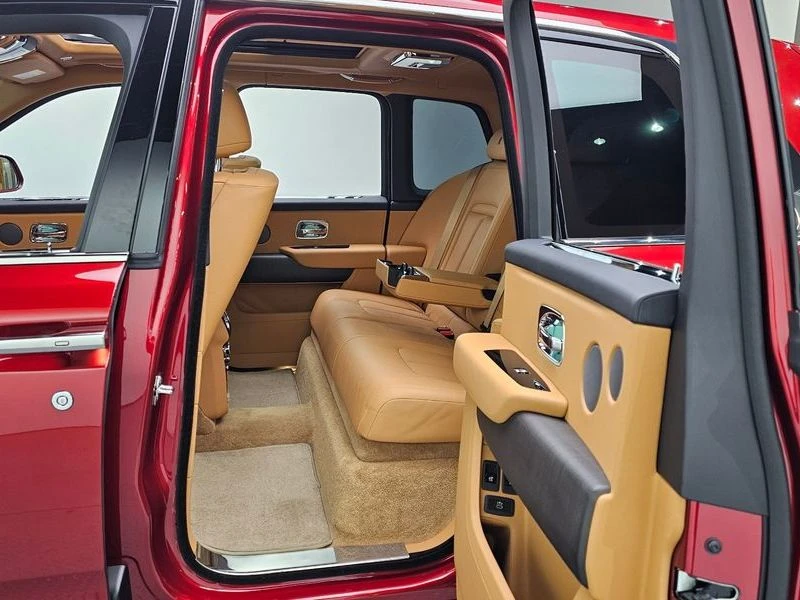 Rolls-Royce Cullinan 6.7 Automatic КРАЙНА ЦЕНА: 265725 EUR, снимка 12 - Автомобили и джипове - 55966849