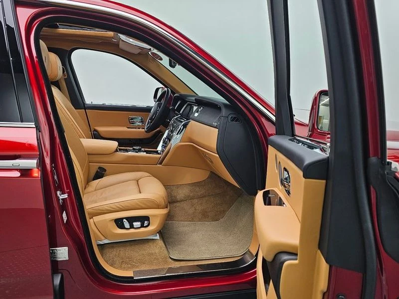 Rolls-Royce Cullinan 6.7 Automatic КРАЙНА ЦЕНА: 265725 EUR, снимка 11 - Автомобили и джипове - 55966849