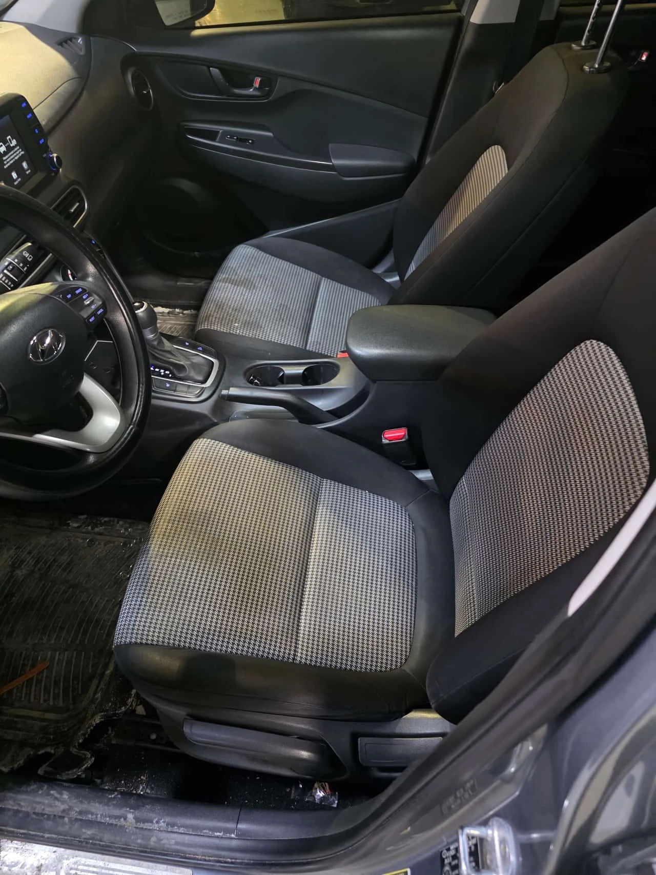 Hyundai Kona * Essential * 2 КЛЮЧА* ПОДГРЕВ* KEYLESS* , снимка 5 - Автомобили и джипове - 53868785