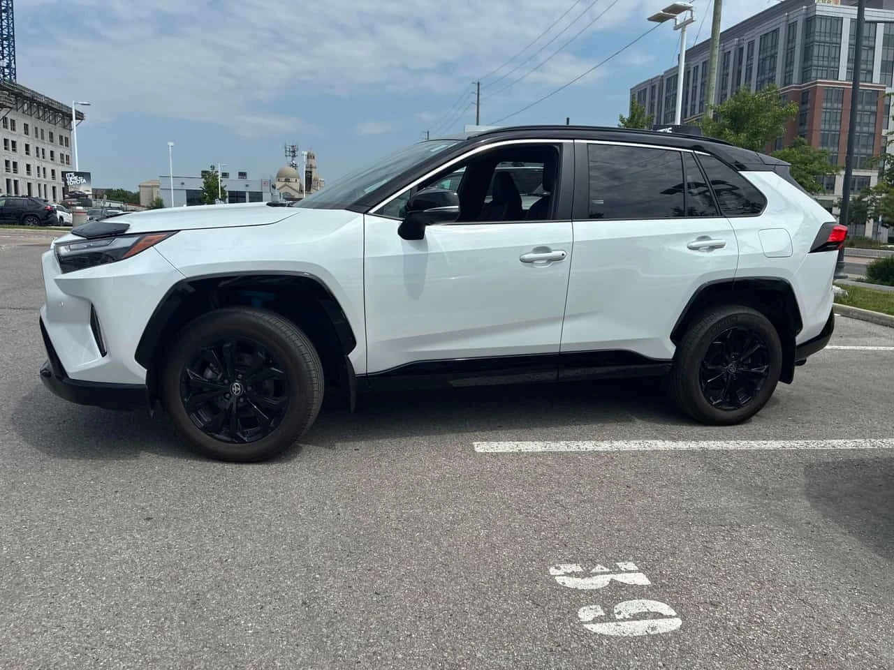 Toyota Rav4 * Hybrid XSE * CARFAX * БЕЗ ПЪРВОНАЧАЛНА ВНОСКА, снимка 2 - Автомобили и джипове - 54859890