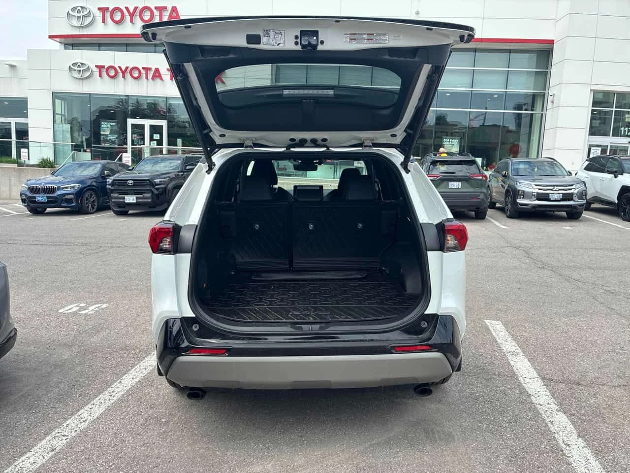 Toyota Rav4 * Hybrid XSE * CARFAX * БЕЗ ПЪРВОНАЧАЛНА ВНОСКА, снимка 15 - Автомобили и джипове - 54859890