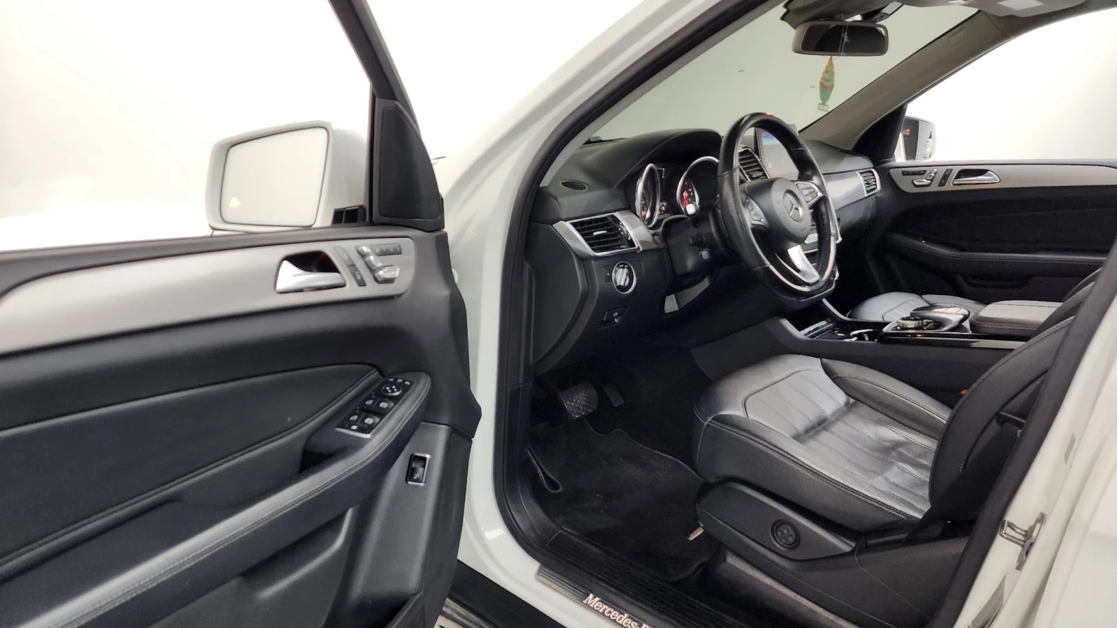 Mercedes-Benz GLE 350 d 4MATIC* ПОДГРЕВ* ОБДУХВАНЕ* PANORAMA, снимка 9 - Автомобили и джипове - 54986707