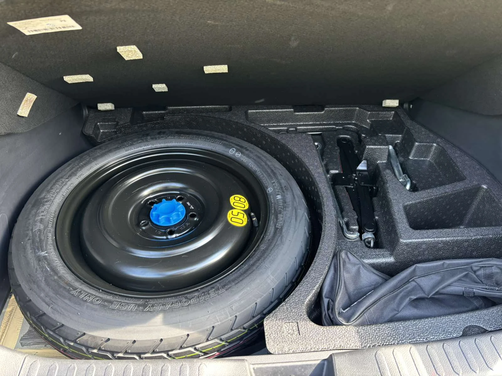 Toyota C-HR 1.8 Hybrid Active КАТО НОВА !!!, снимка 16 - Автомобили и джипове - 56259972