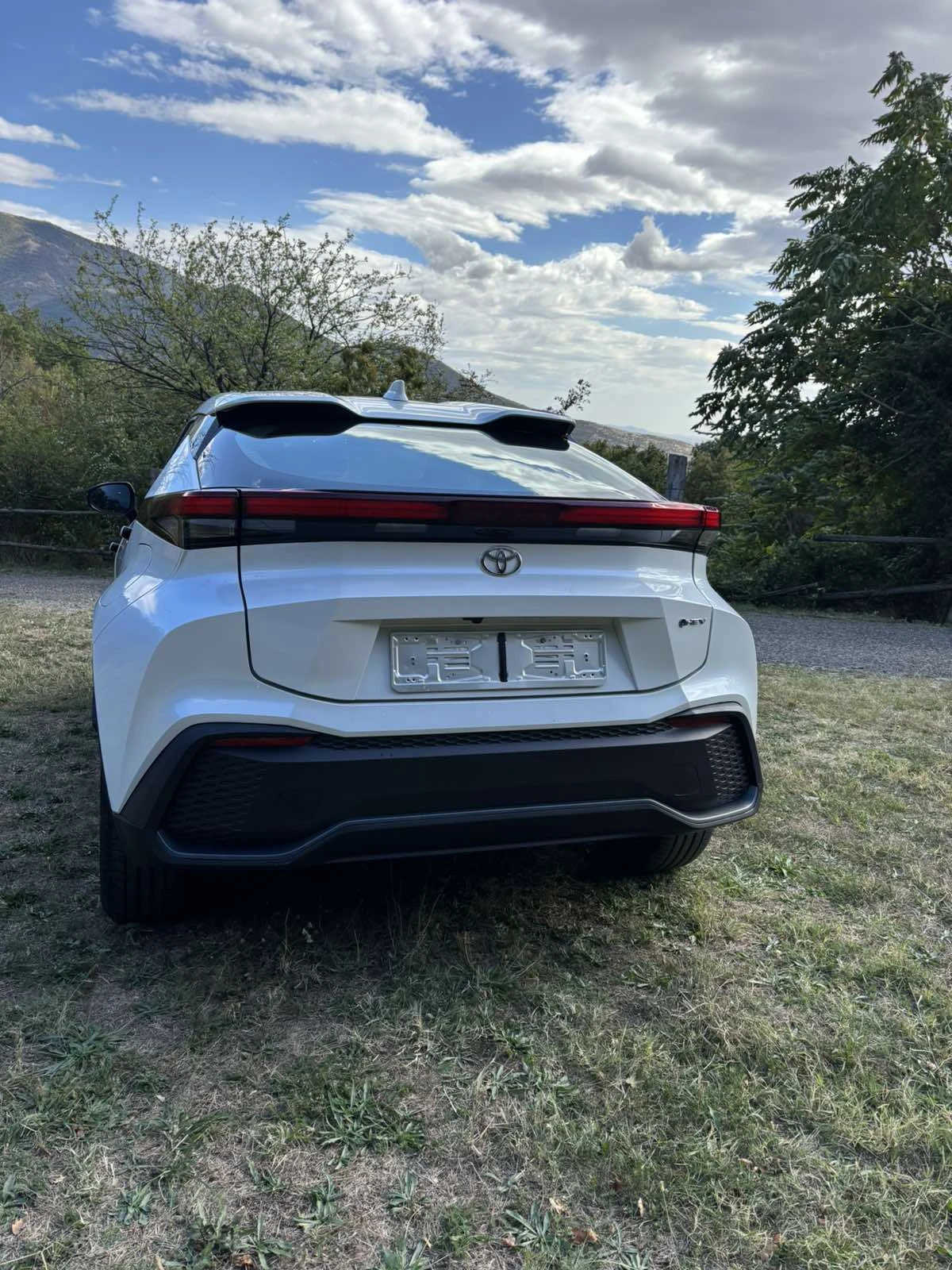 Toyota C-HR 1.8 Hybrid Active КАТО НОВА !!!, снимка 7 - Автомобили и джипове - 56259972