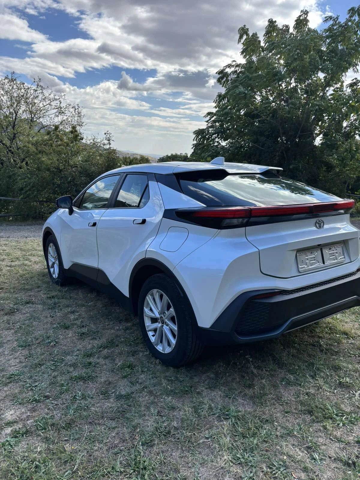 Toyota C-HR 1.8 Hybrid Active КАТО НОВА !!!, снимка 4 - Автомобили и джипове - 56259972