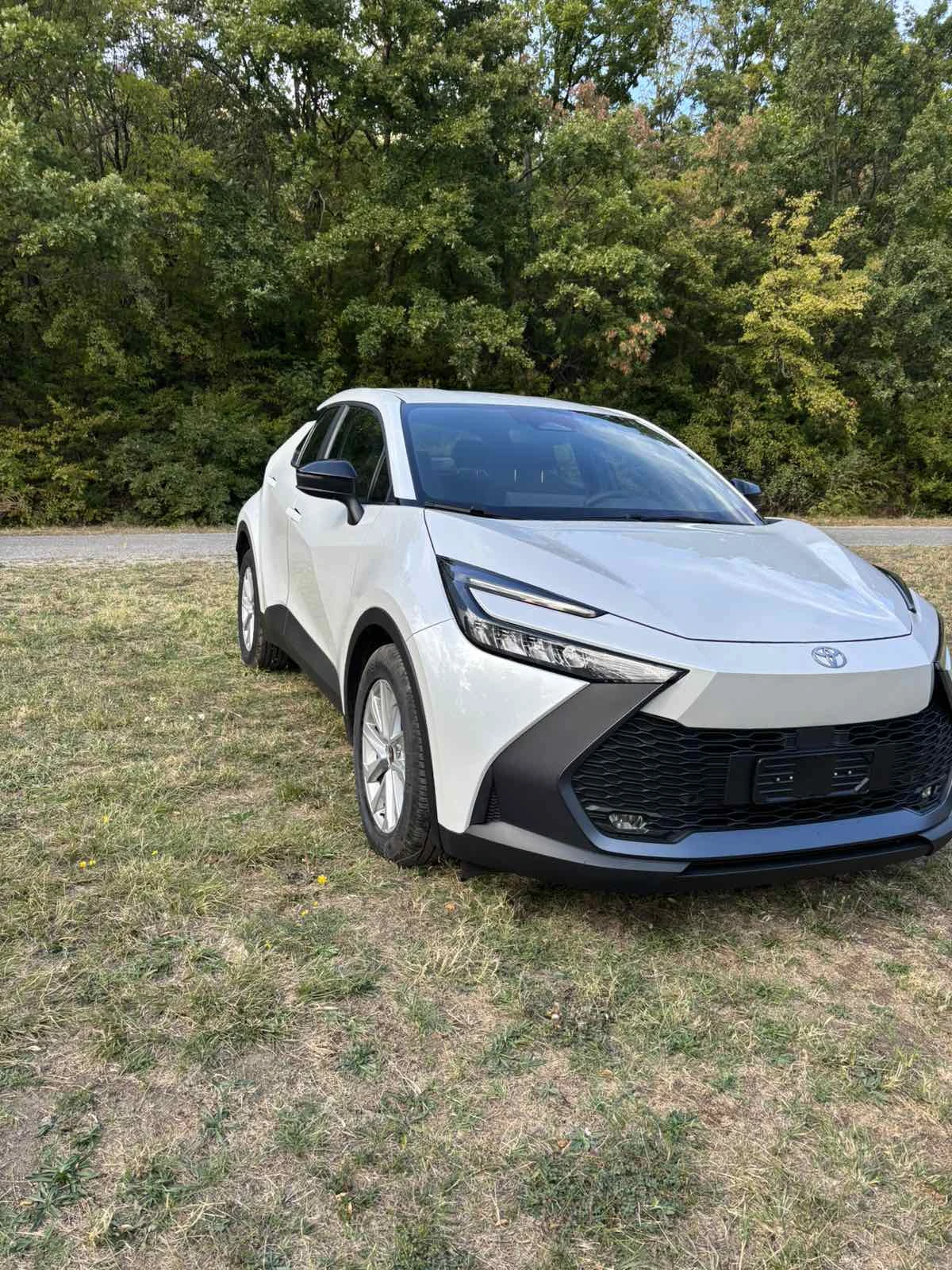 Toyota C-HR 1.8 Hybrid Active КАТО НОВА !!!, снимка 2 - Автомобили и джипове - 56259972