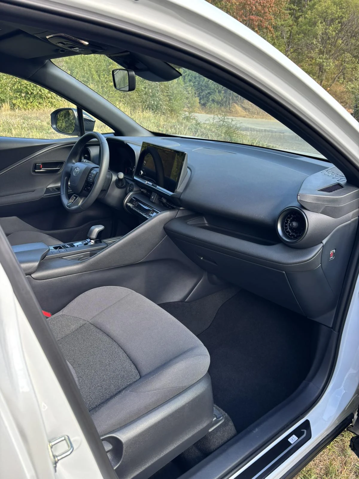 Toyota C-HR 1.8 Hybrid Active КАТО НОВА !!!, снимка 11 - Автомобили и джипове - 56259972