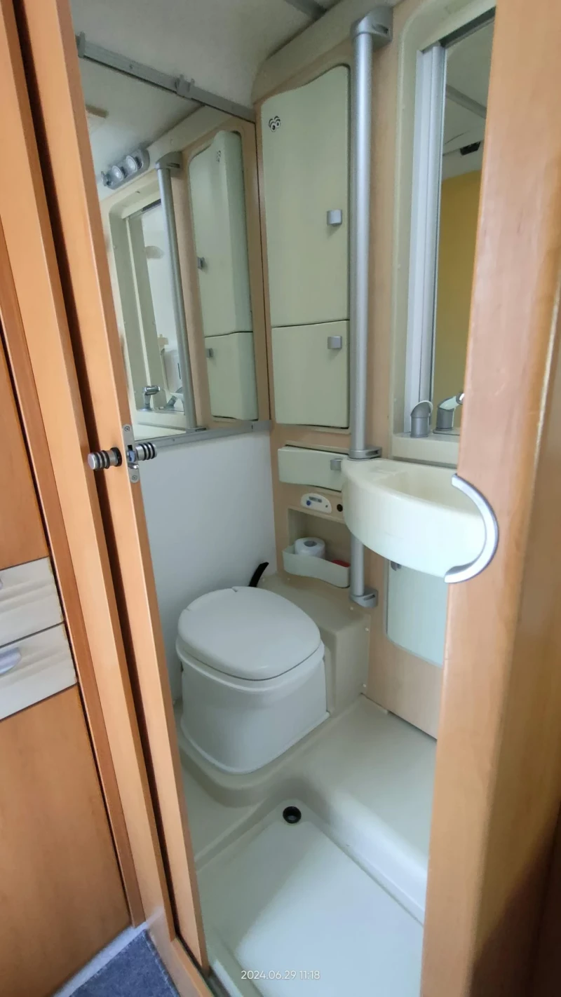 Кемпер HYMER / ERIBA 494, снимка 13 - Каравани и кемпери - 52408555