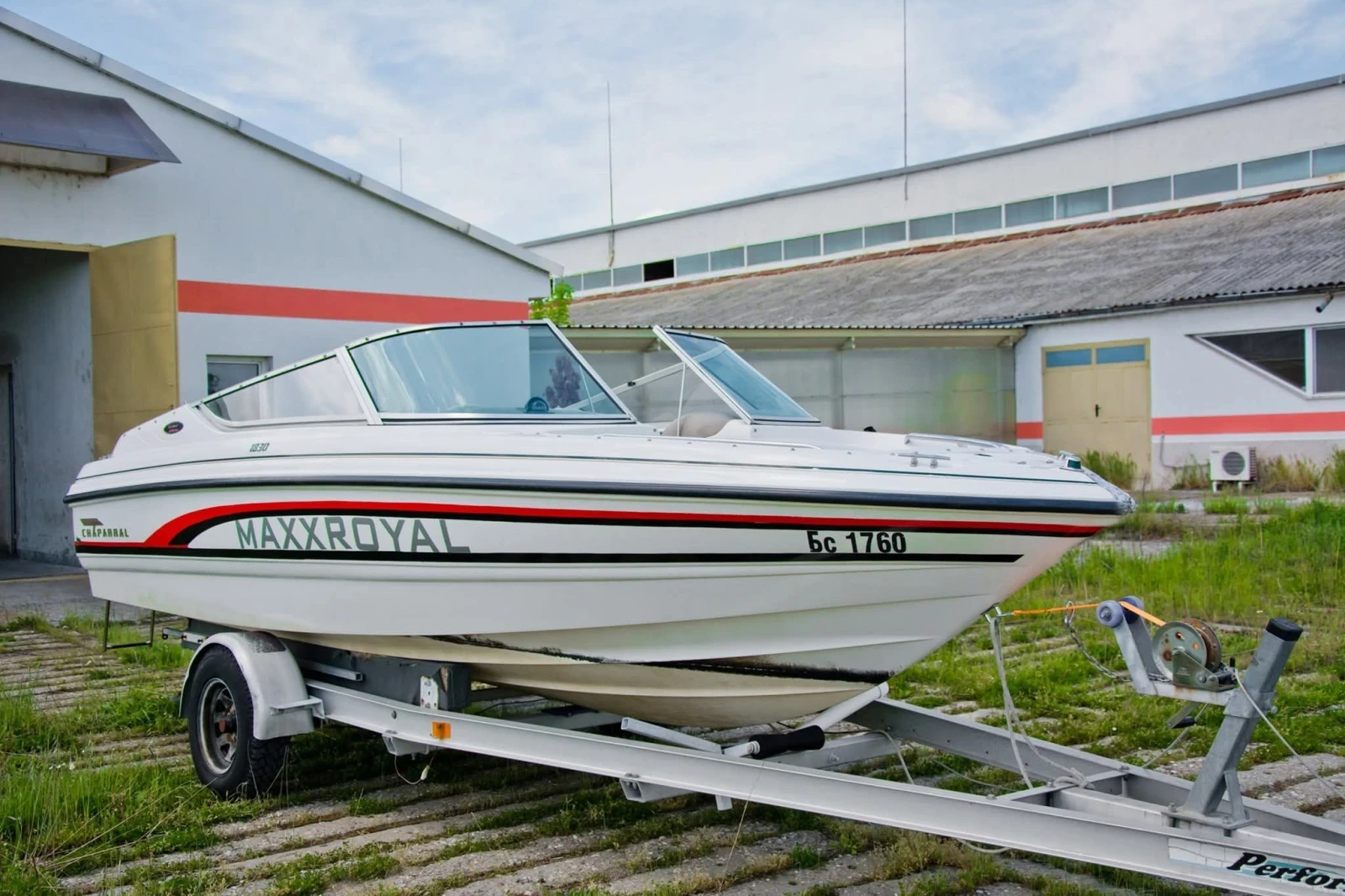 Моторна яхта Chaparral 1800 SS