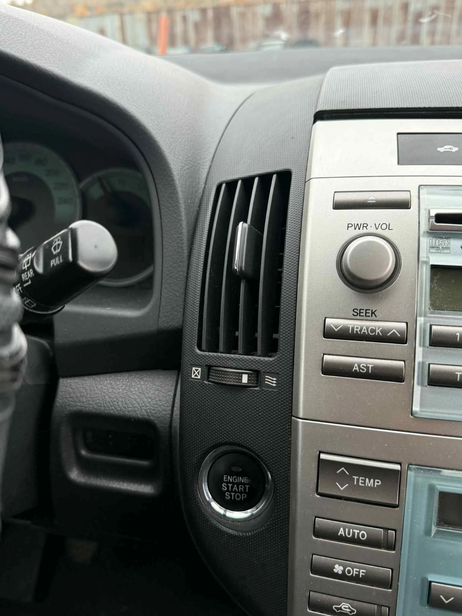 Лайсни около радиото за Корола Версо 2004-2009г