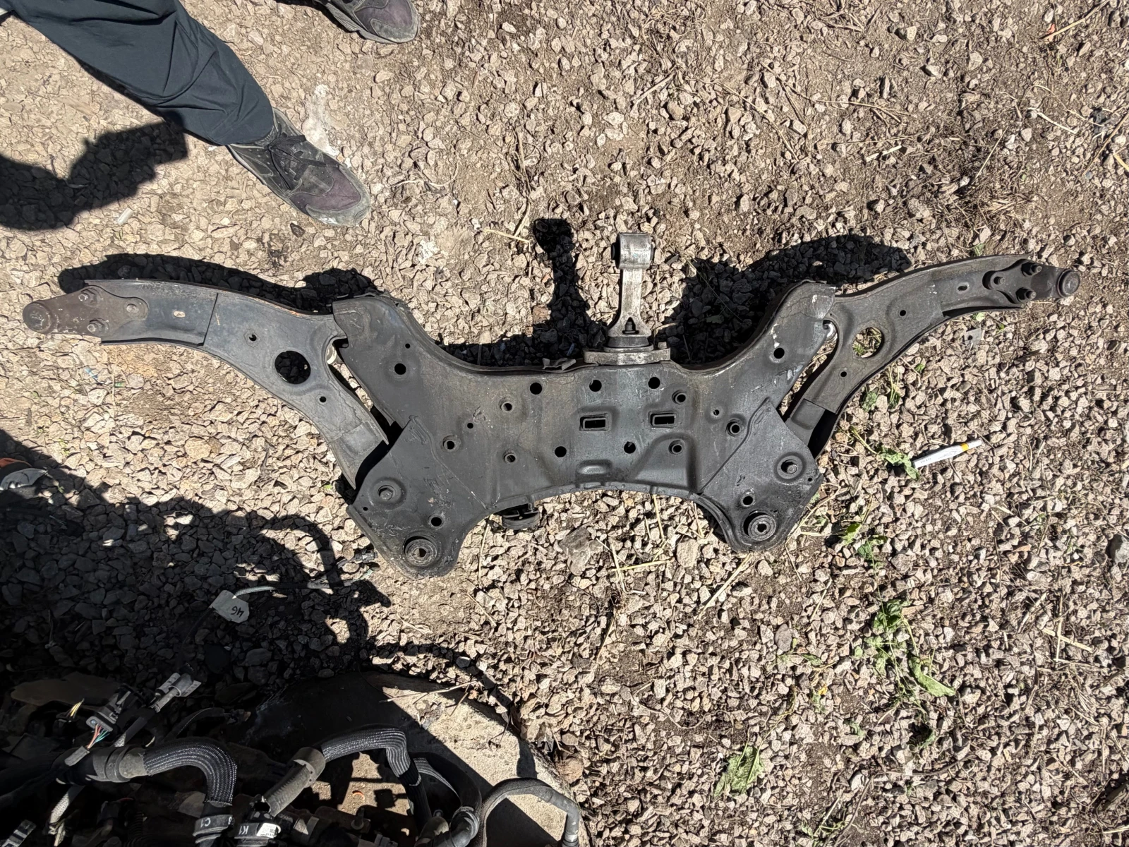 Kia Carens 2014г преден мост магаре, снимка 2 - Части - 54346602