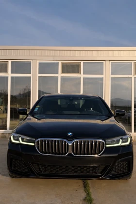BMW 520 M-PACK* HED-UP* FULL LED* KEYLESS* CARPLAY, снимка 2