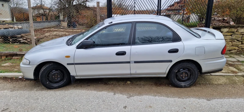 Mazda 323, снимка 2 - Автомобили и джипове - 48068755