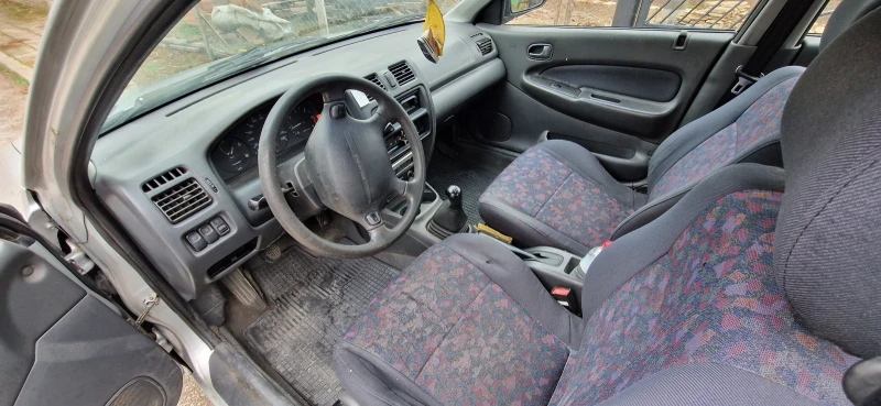 Mazda 323, снимка 5 - Автомобили и джипове - 48068755