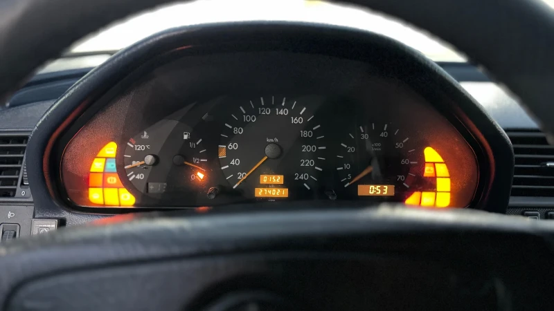 Mercedes-Benz C 180, снимка 14 - Автомобили и джипове - 53477854