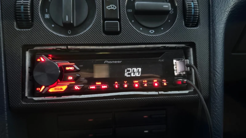 Mercedes-Benz C 180, снимка 15 - Автомобили и джипове - 53477854