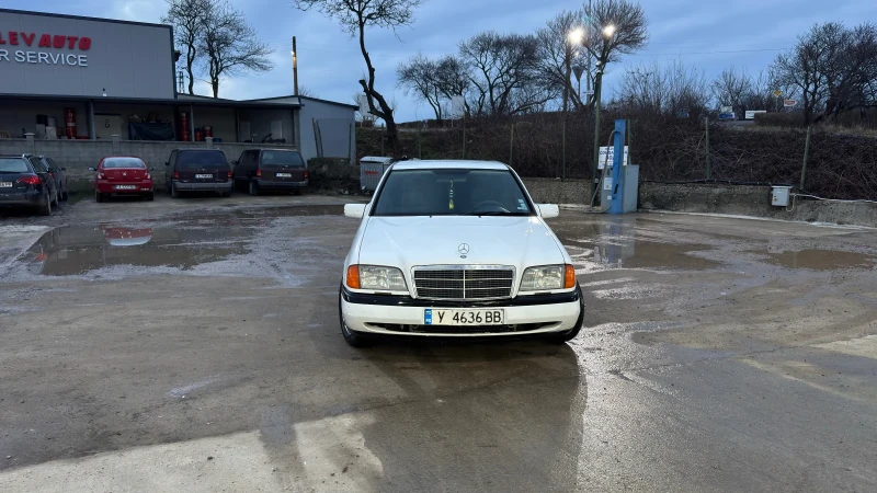 Mercedes-Benz C 180, снимка 2 - Автомобили и джипове - 53477854