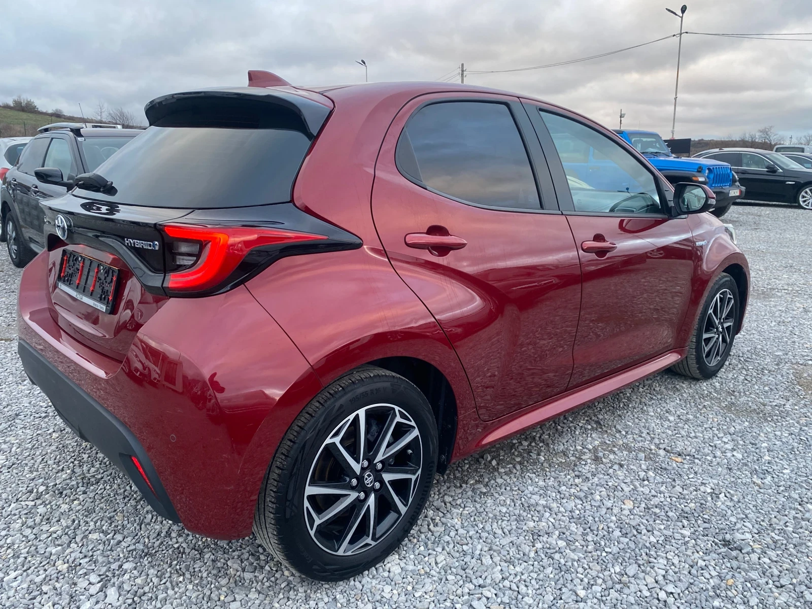 Toyota Yaris 1.5HYBRIDE 2021G Evro6B 26000km AUTO FuLL - изображение 5