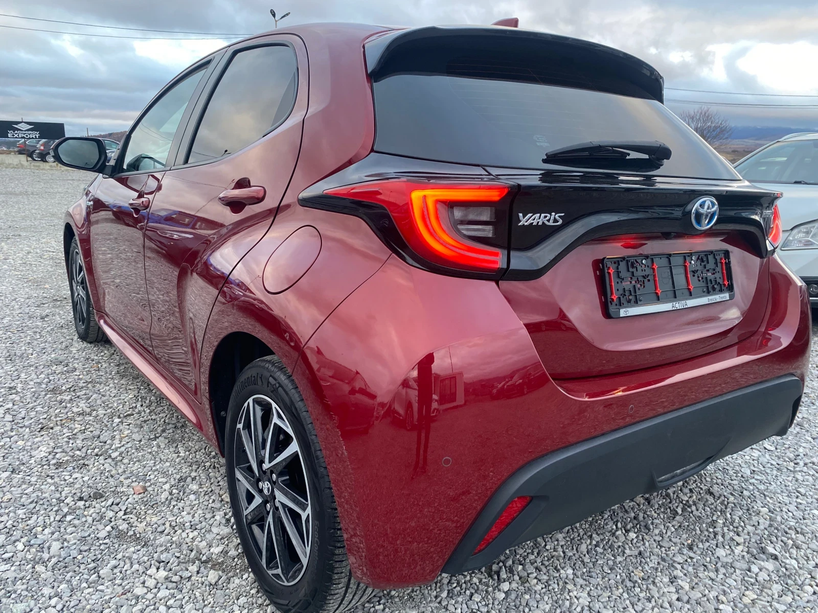 Toyota Yaris 1.5HYBRIDE 2021G Evro6B 26000km AUTO FuLL - изображение 3