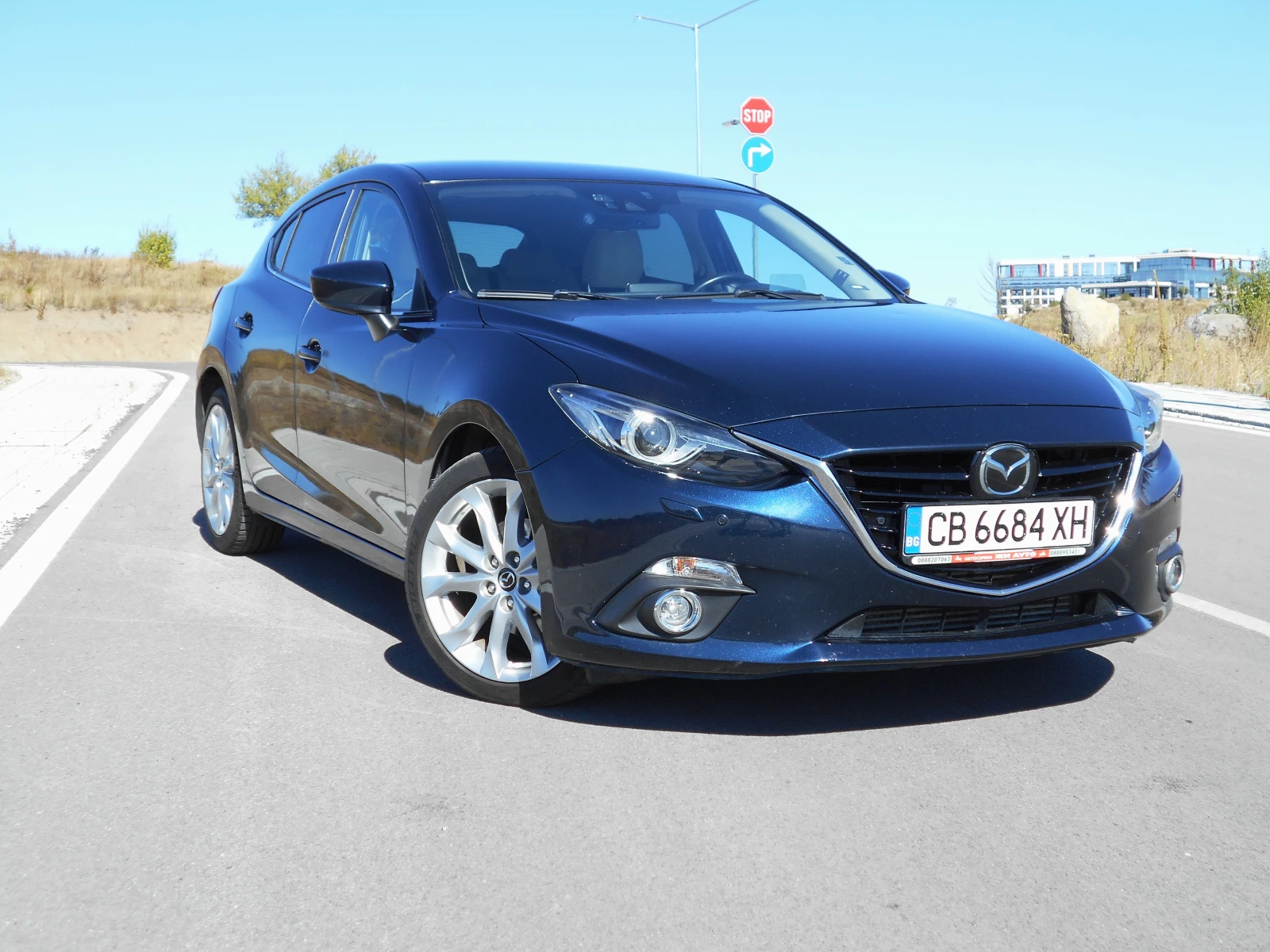 Mazda 3 2.2D * Distronic * Head-Up * Keyless * Автомат - изображение 8