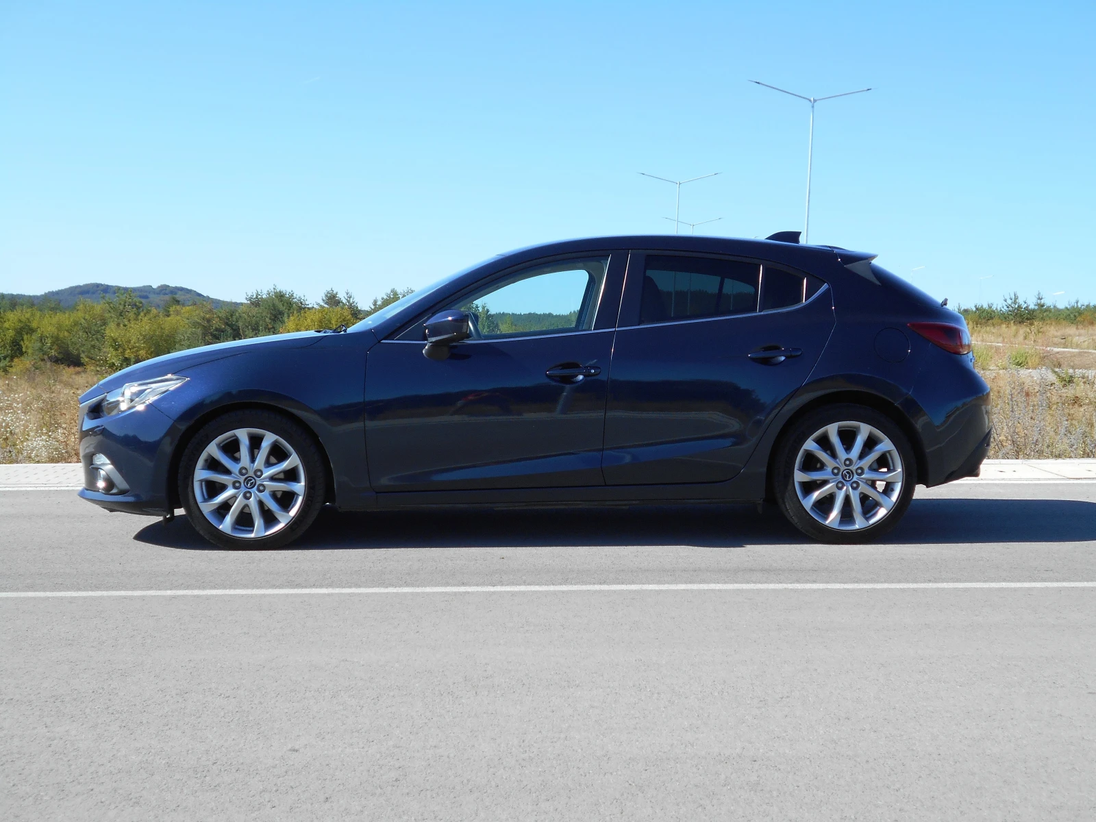Mazda 3 2.2D * Distronic * Head-Up * Keyless * Автомат - изображение 3