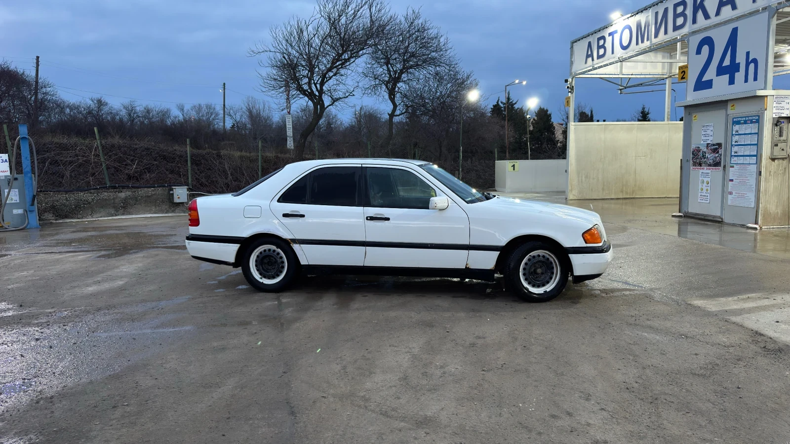 Mercedes-Benz C 180  - изображение 8