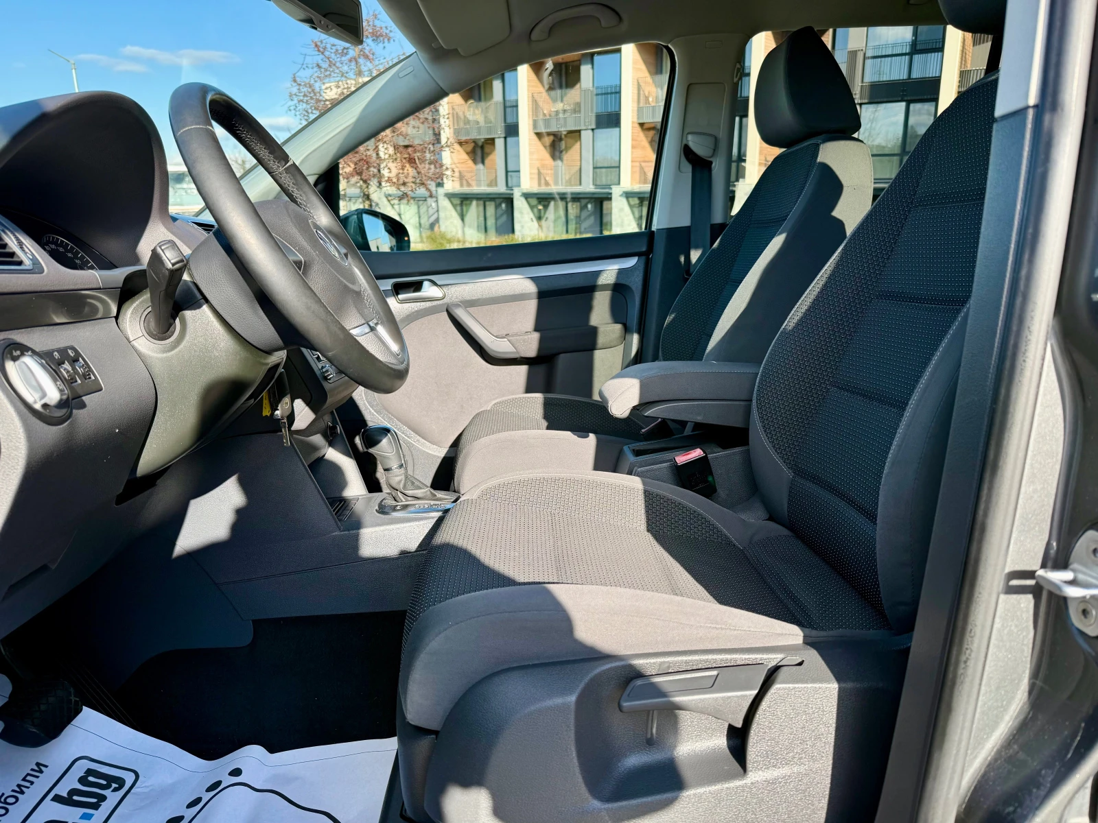 VW Touran 1.6 TDI АВТОМАТ/НАВИ/7-МЕСТЕН - изображение 7