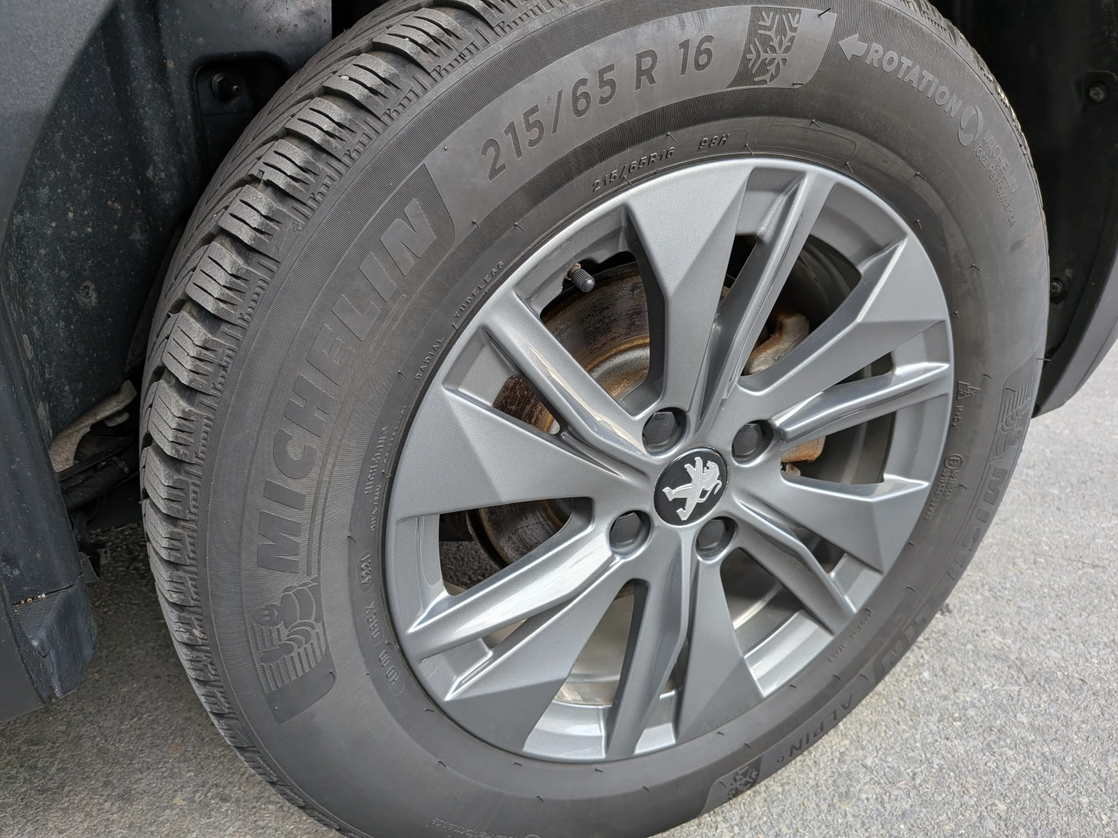 Peugeot 2008 e-Allure, снимка 14 - Автомобили и джипове - 53767158