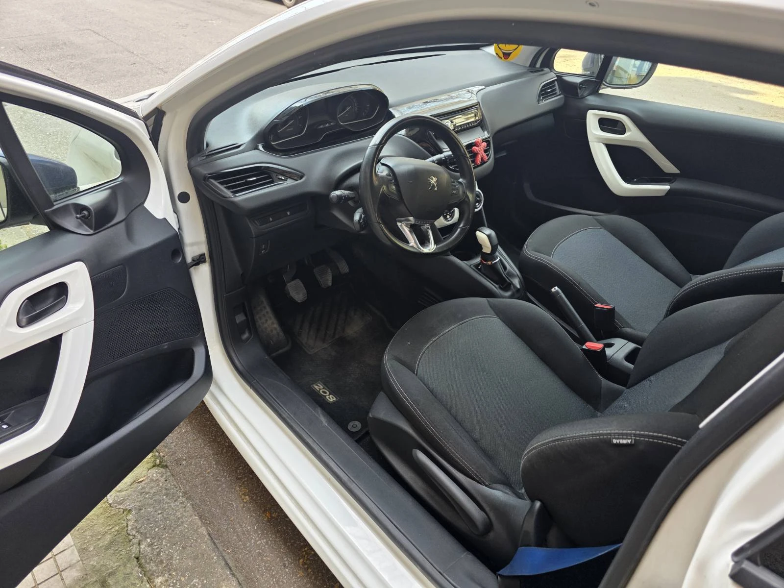 Peugeot 208 Pure Tech, снимка 10 - Автомобили и джипове - 53915323