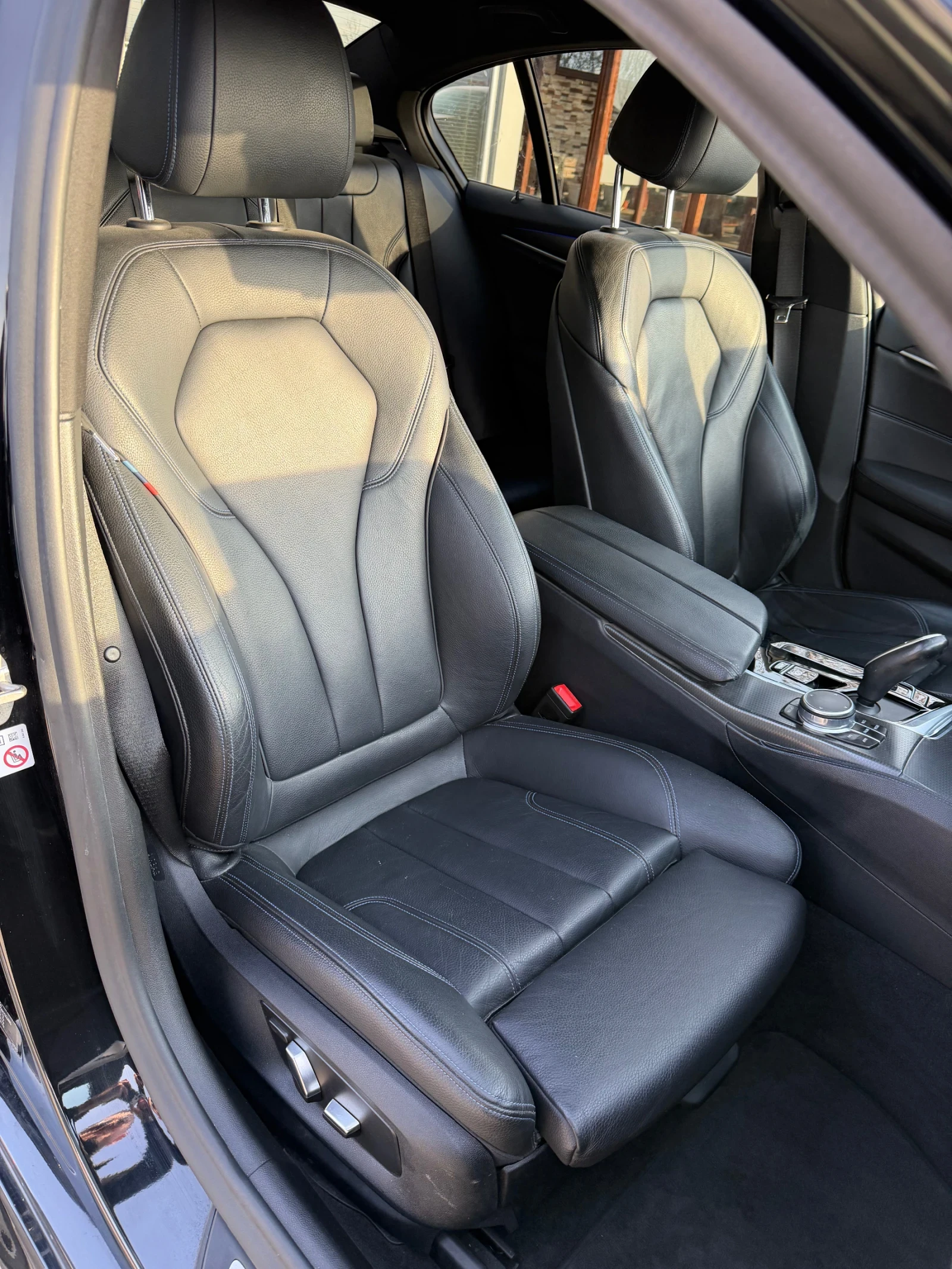 BMW 520 M-PACK* HED-UP* FULL LED* KEYLESS* CARPLAY, снимка 7 - Автомобили и джипове - 53993838