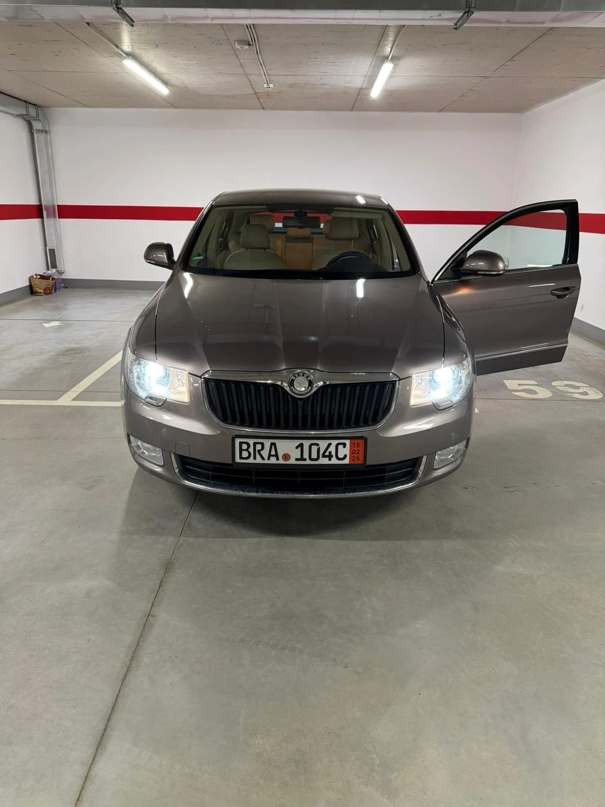 Skoda Superb, снимка 2 - Автомобили и джипове - 54039931
