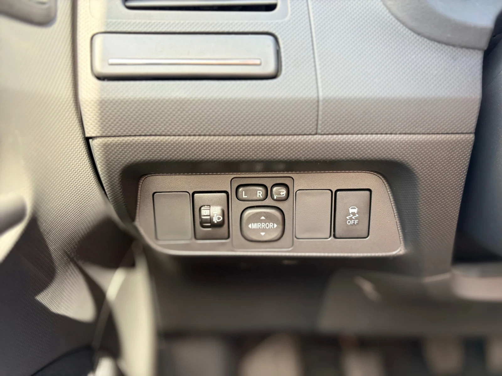 Toyota Auris 1.6 Edition* Климатроник* Сервизна История* 70999к, снимка 11 - Автомобили и джипове - 54659595