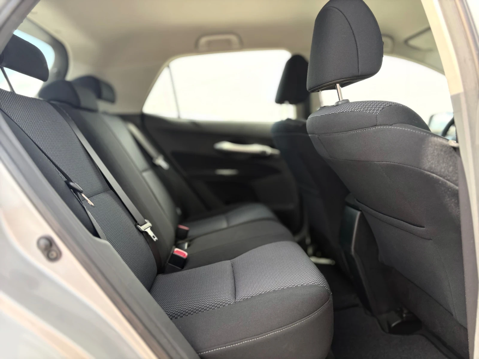 Toyota Auris 1.6 Edition* Климатроник* Сервизна История* 70999к, снимка 12 - Автомобили и джипове - 54659595