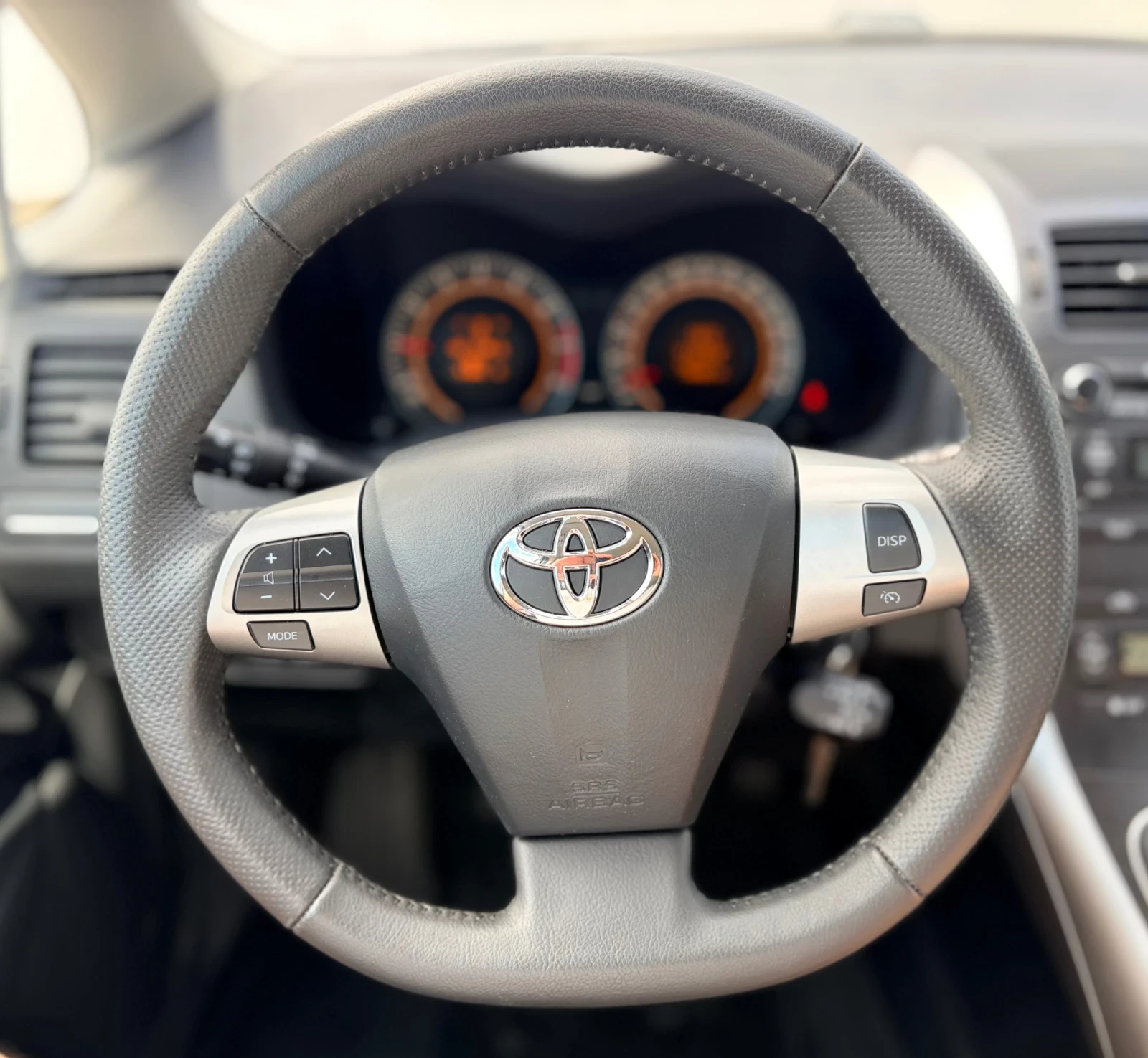 Toyota Auris 1.6 Edition* Климатроник* Сервизна История* 70999к, снимка 8 - Автомобили и джипове - 54659595
