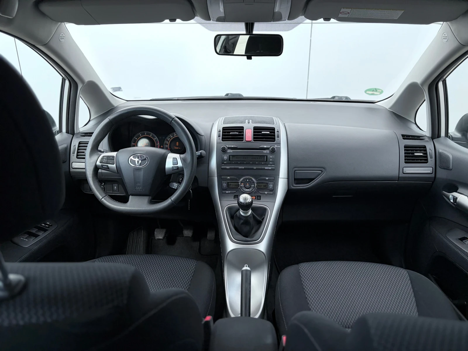Toyota Auris 1.6 Edition* Климатроник* Сервизна История* 70999к, снимка 7 - Автомобили и джипове - 54659595