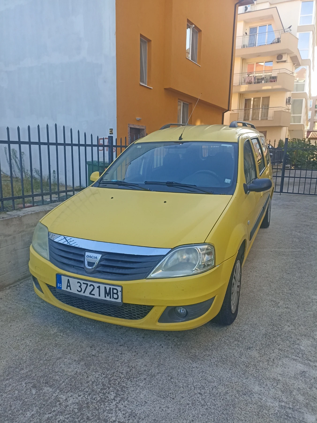 Dacia Logan 1.5 дизел , снимка 3 - Автомобили и джипове - 56169519