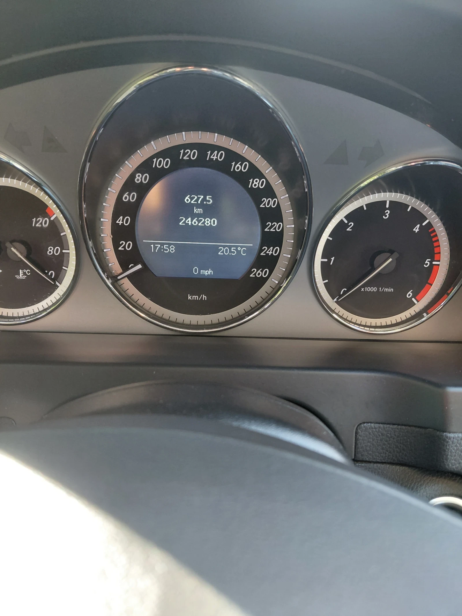 Mercedes-Benz C 220, снимка 10 - Автомобили и джипове - 55141583
