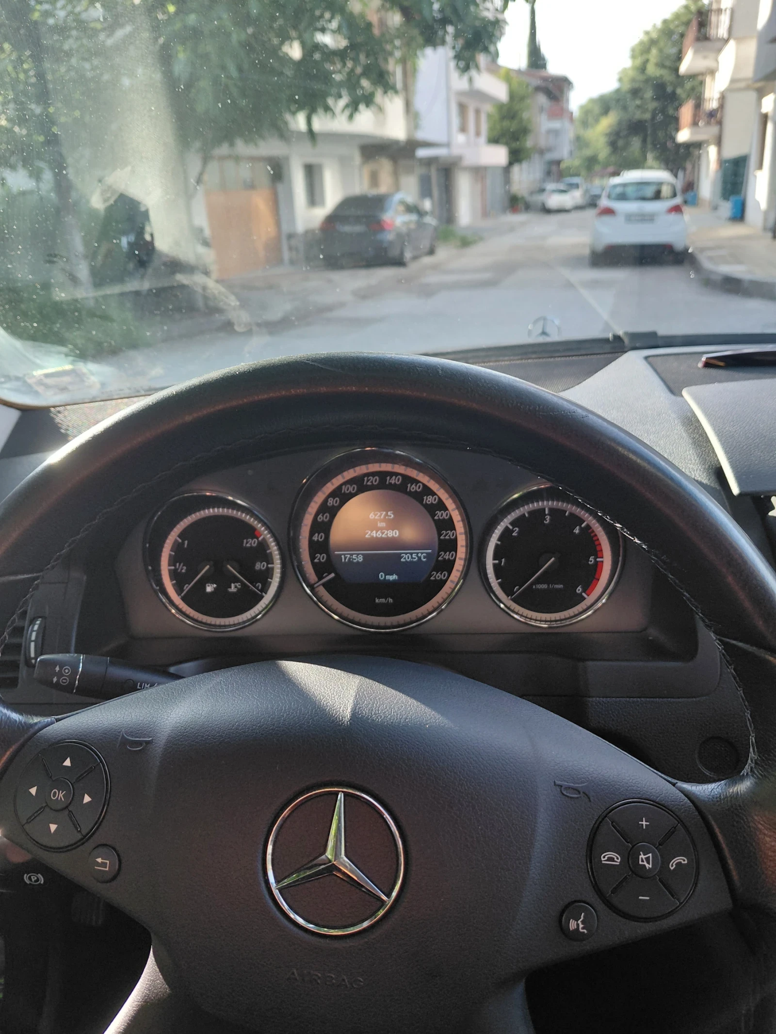 Mercedes-Benz C 220, снимка 9 - Автомобили и джипове - 55141583