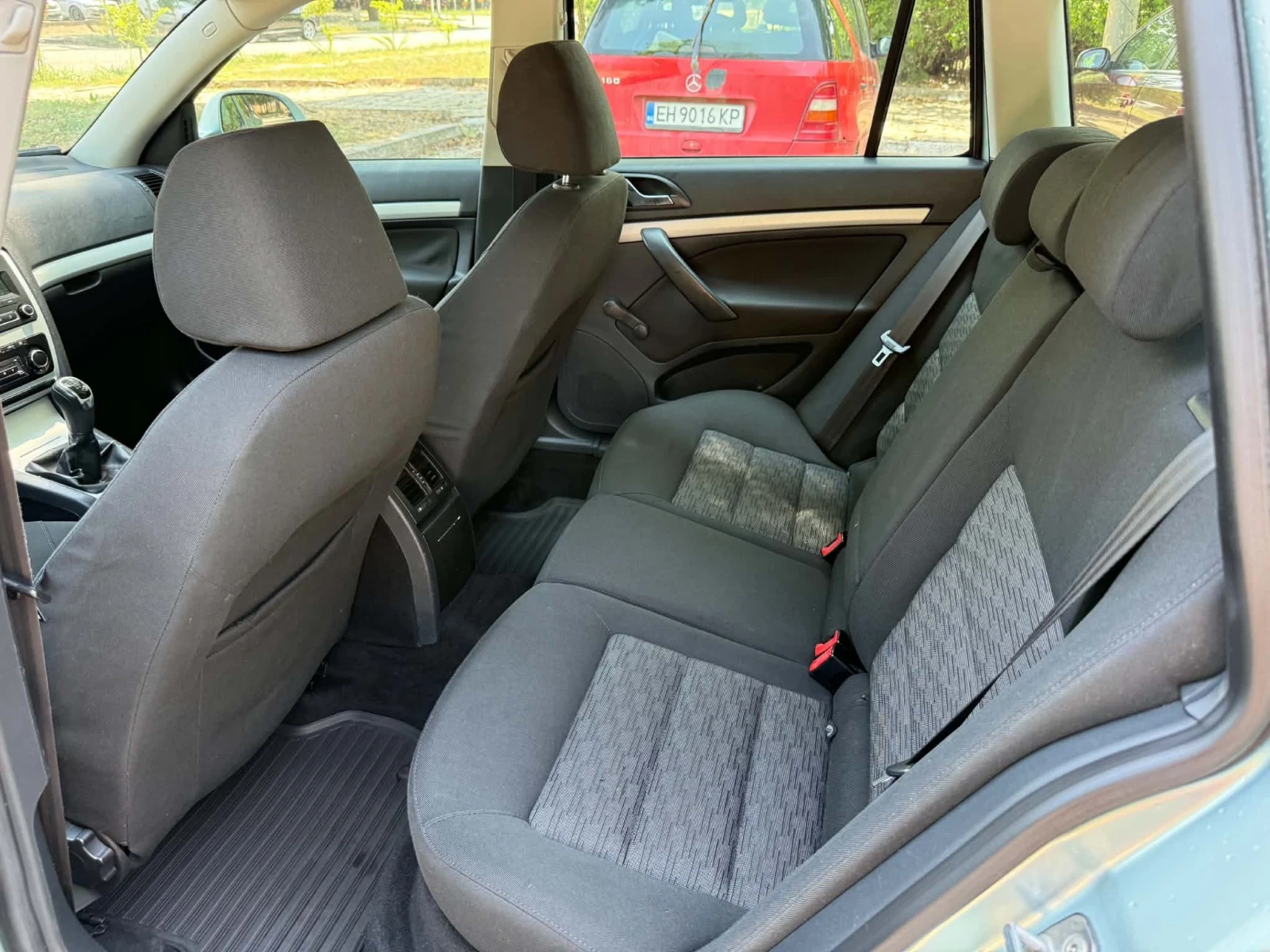 Skoda Octavia 1.6 TDi, снимка 11 - Автомобили и джипове - 55408048