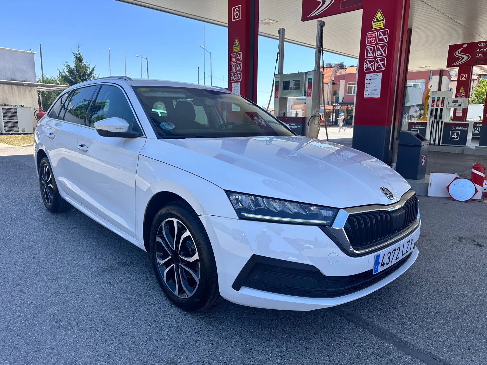 Skoda Octavia 2.0TDI, снимка 4 - Автомобили и джипове - 55476882
