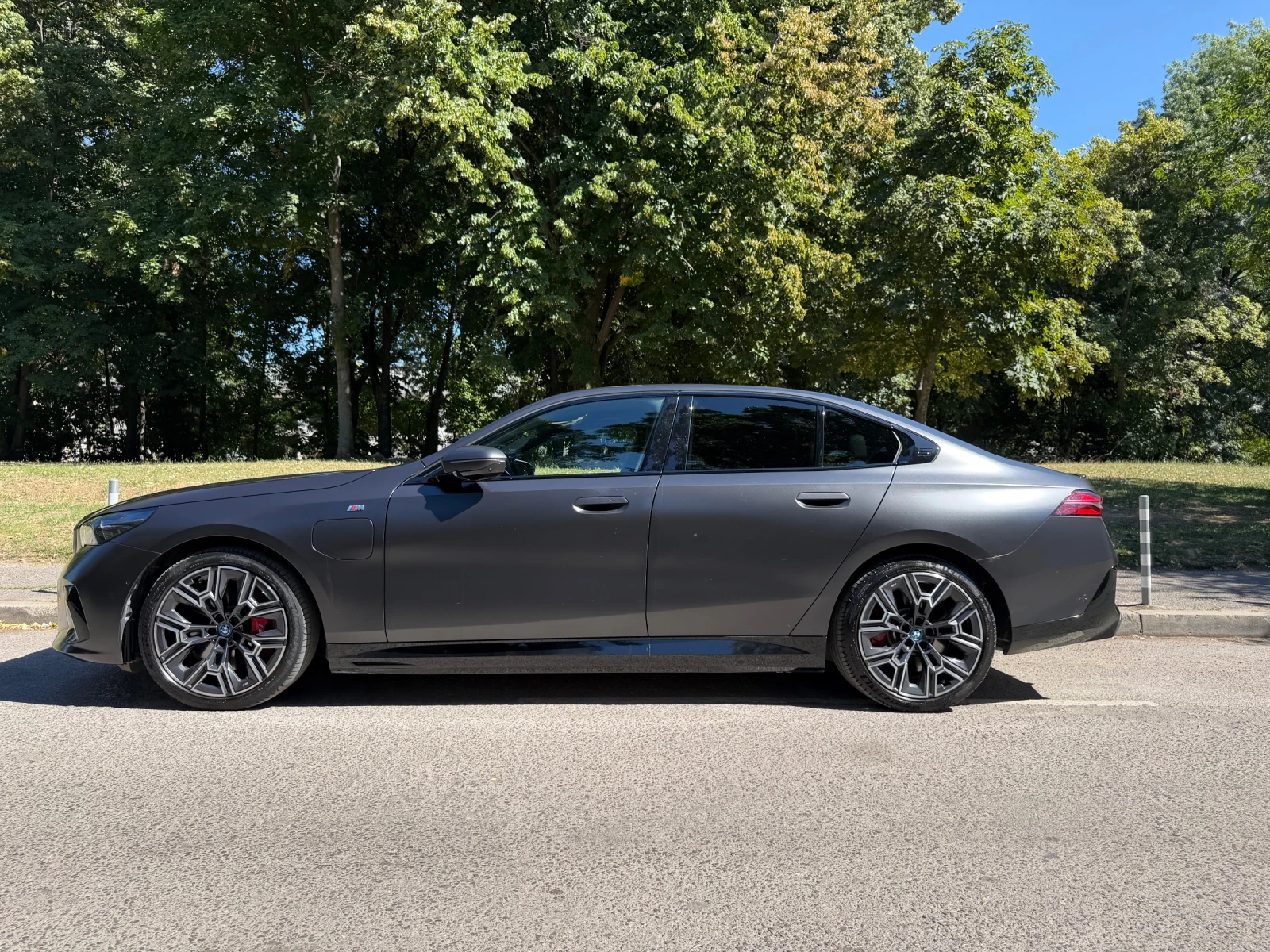 BMW 550 550 E/xDrive/M Sport/, снимка 2 - Автомобили и джипове - 55725860