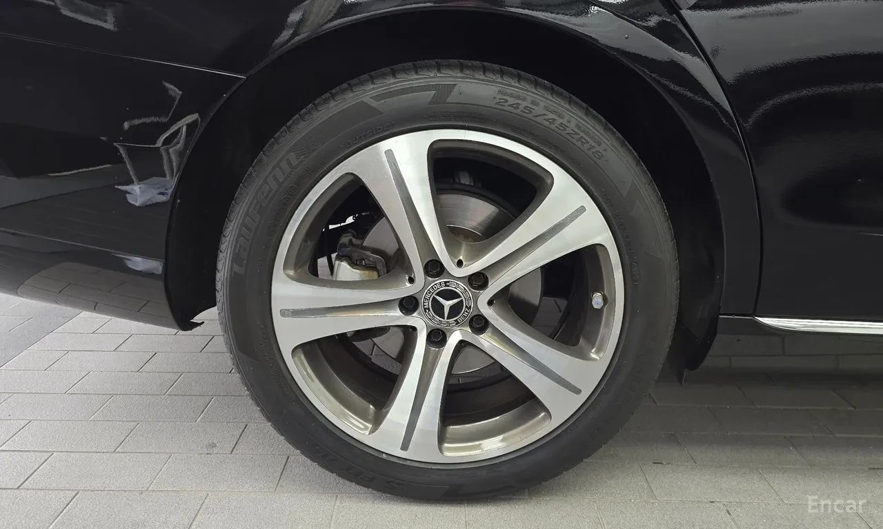 Mercedes-Benz E 300 4MATIC / 360 / HUD / ШИБИДАХ / ЛИЗИНГ /, снимка 5 - Автомобили и джипове - 55778678