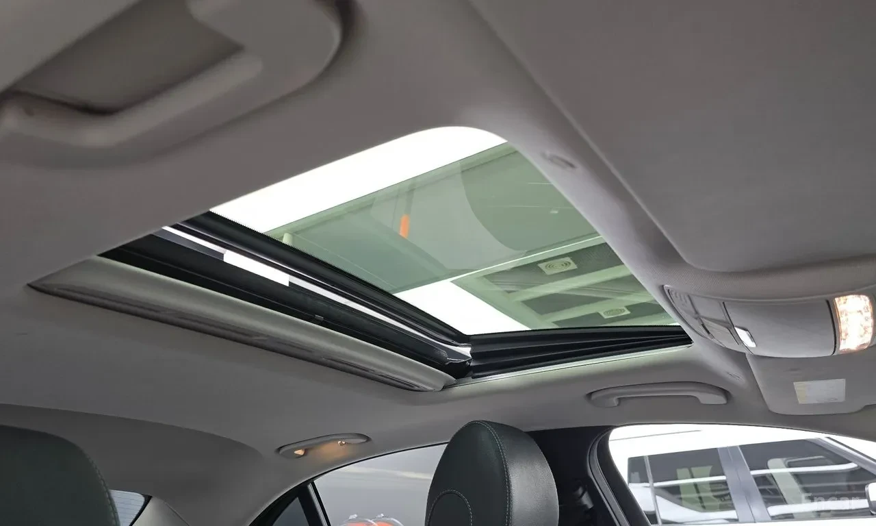 Mercedes-Benz E 300 4MATIC / 360 / HUD / ШИБИДАХ / ЛИЗИНГ /, снимка 12 - Автомобили и джипове - 55778678