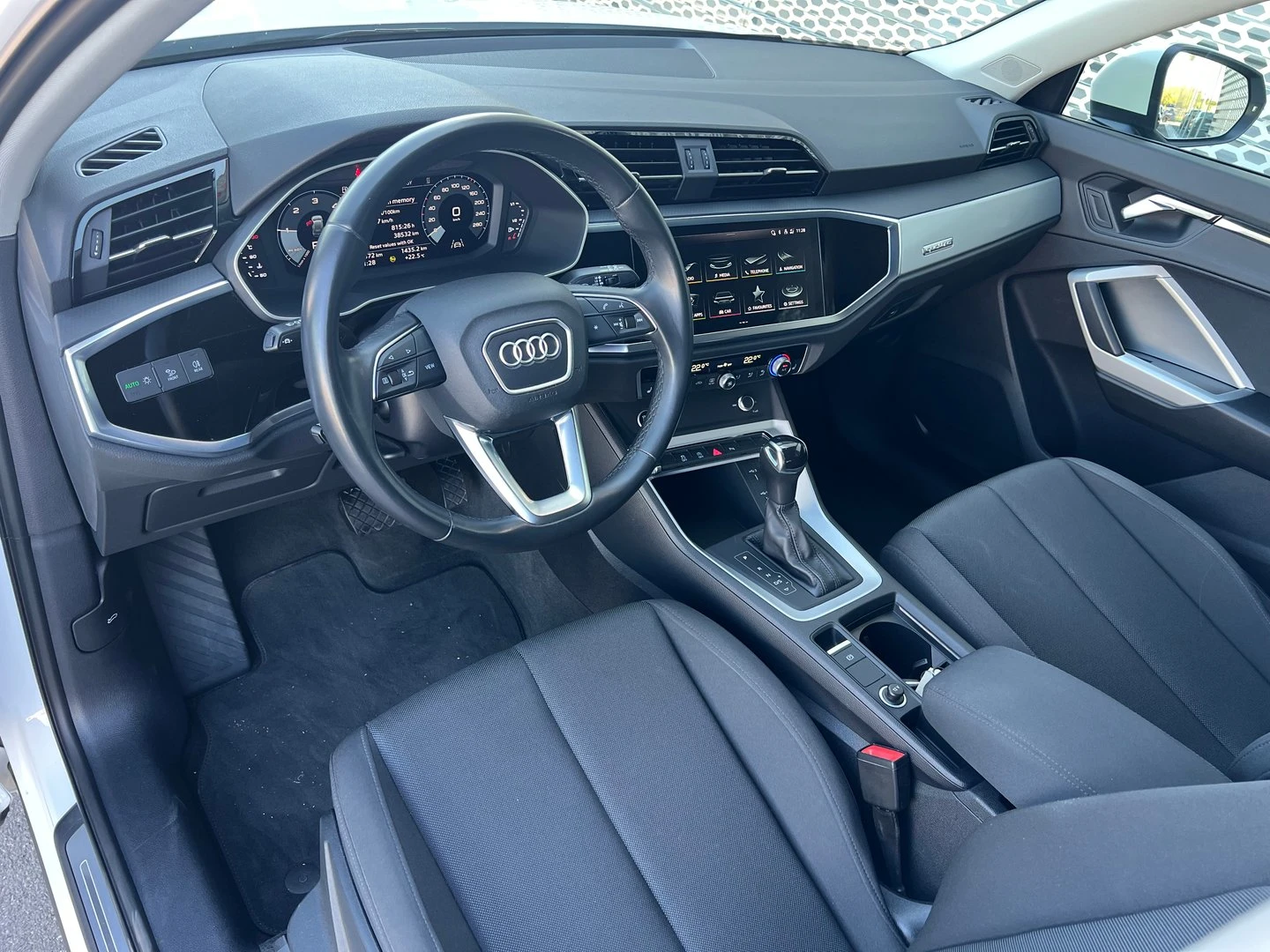 Audi Q3 S line 40 TDI quattro, снимка 9 - Автомобили и джипове - 54751120