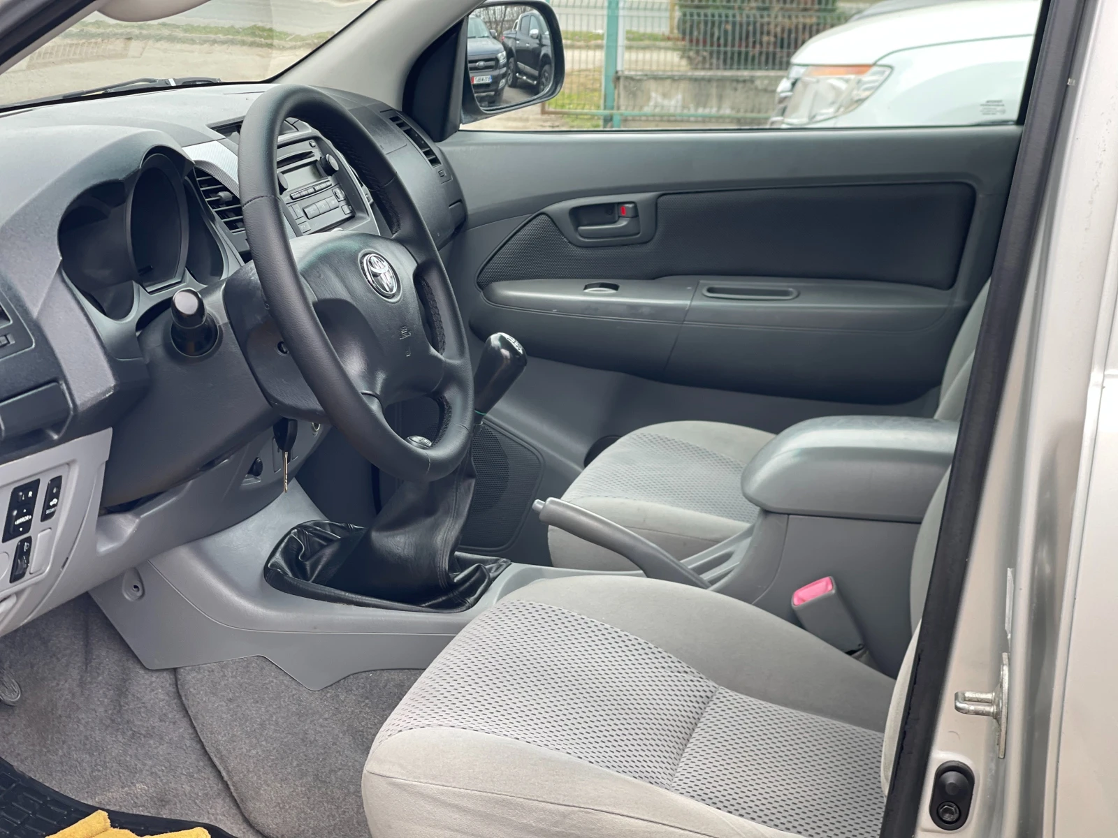 Toyota Hilux 2.5D4-D 4x4, снимка 12 - Автомобили и джипове - 53971405